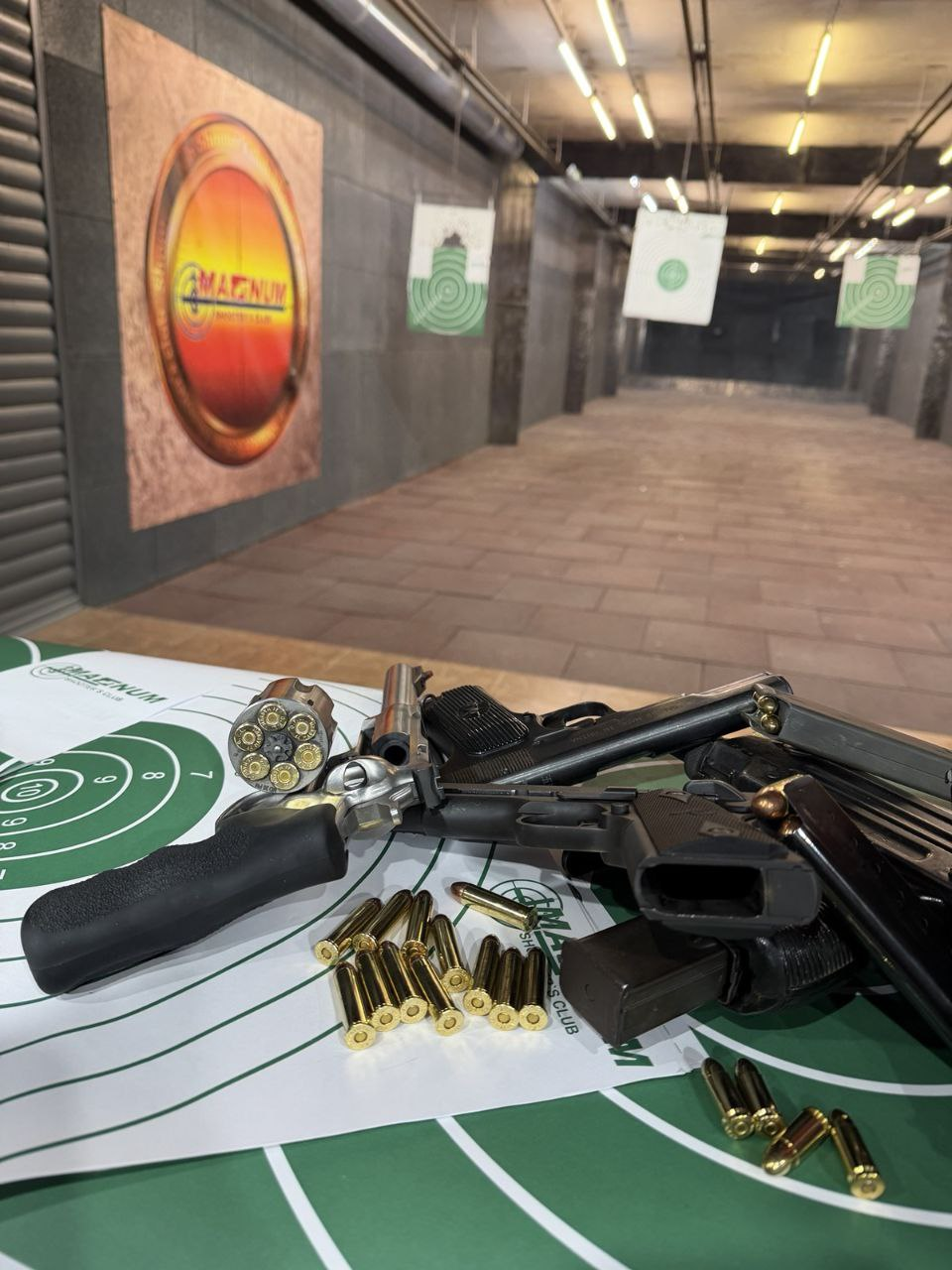 Tir în poligonul Magnum